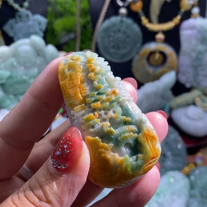 【闪购商品】颈饰未镶嵌翡翠山水