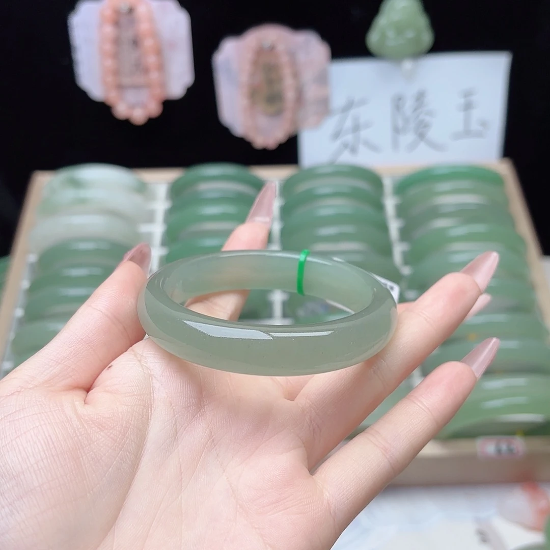石英质玉未镶嵌手镯56