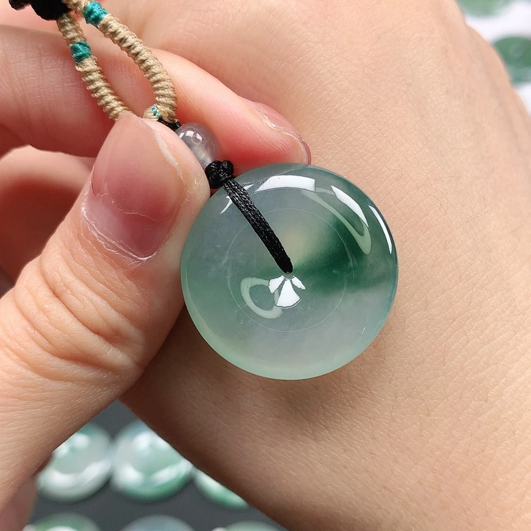 翡翠颈饰未镶嵌平安