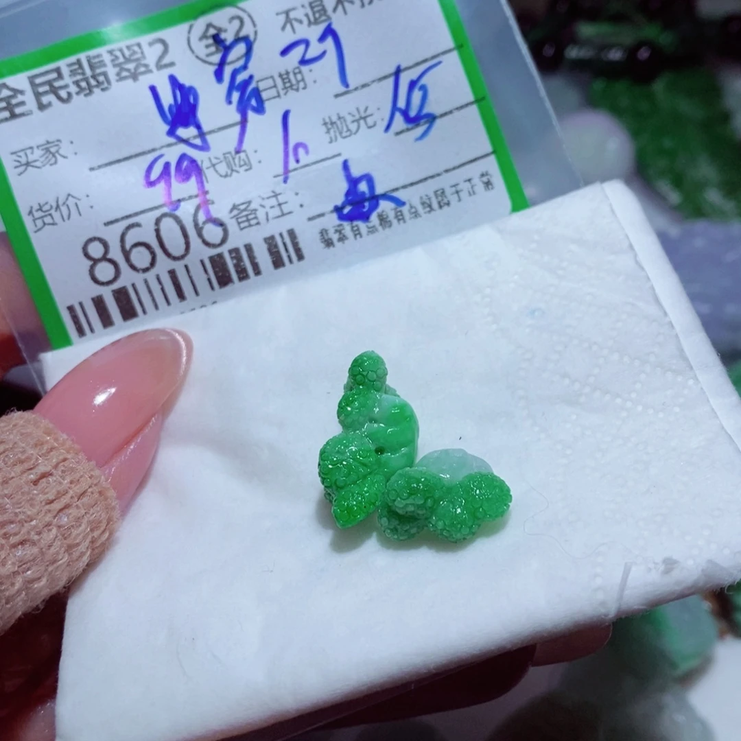 穿***来定制翡翠未镶嵌翡翠