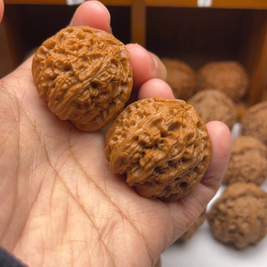 文玩核桃吊坠39尺全品三角白