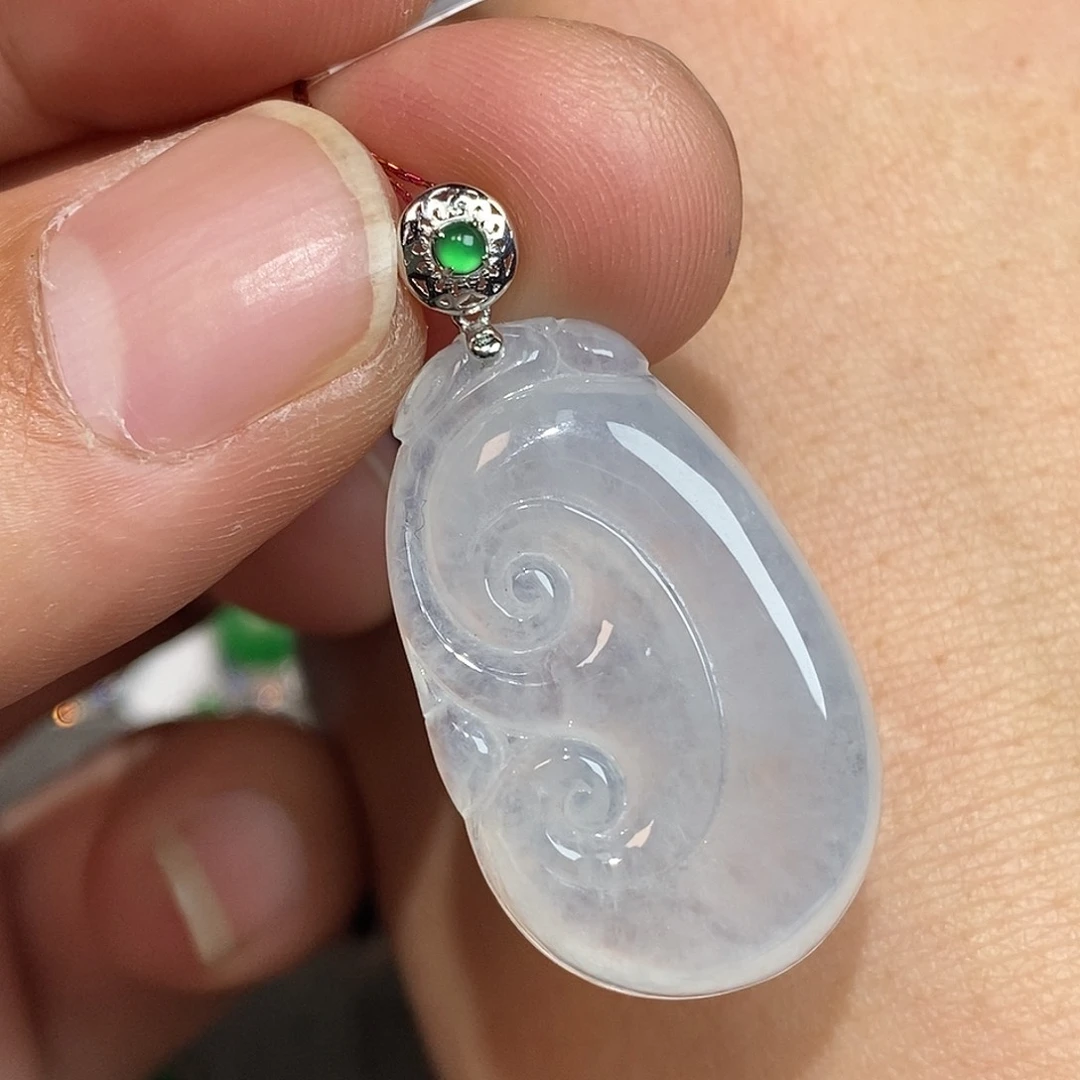 翡翠颈饰18K金镶嵌如意