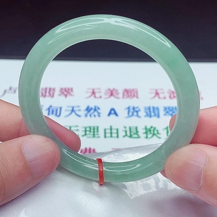 翡翠手镯未镶嵌55圈