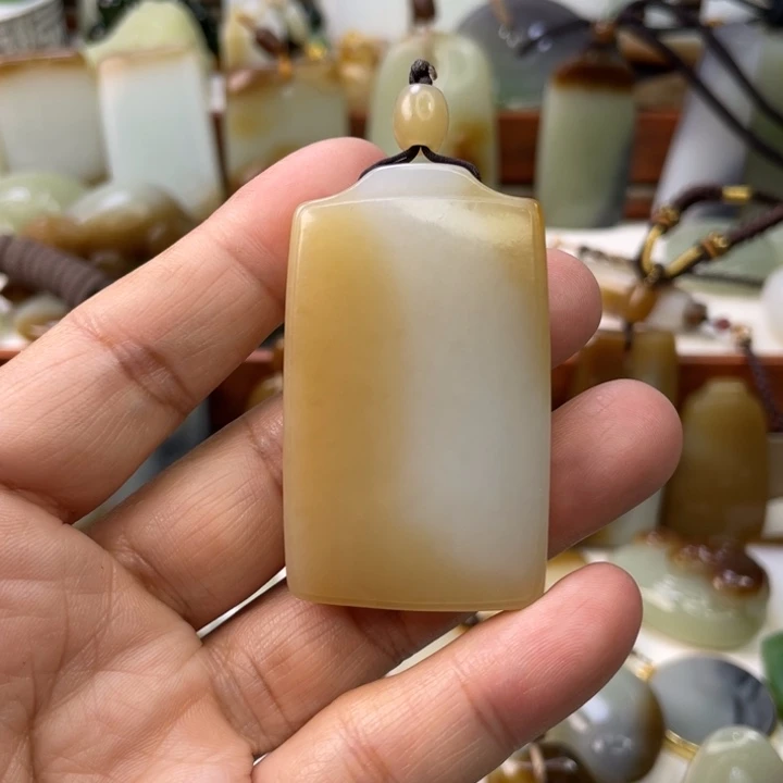 和田玉未镶嵌颈饰