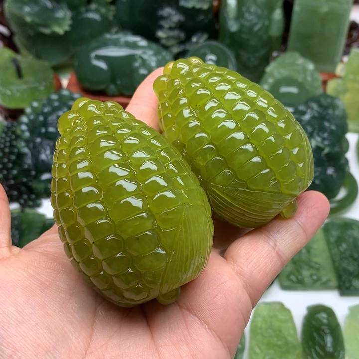 蛇纹石玉未镶嵌颈饰鲜**?