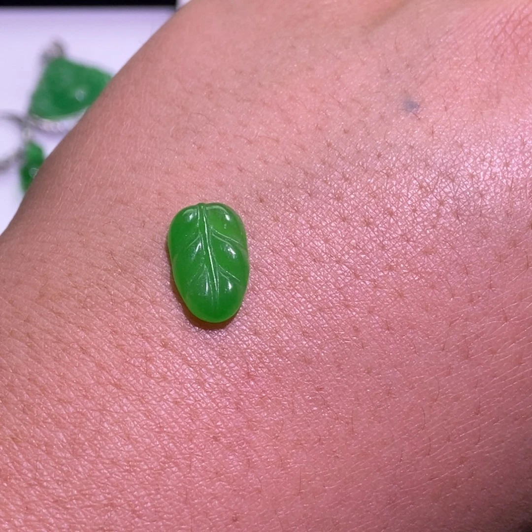 翡翠未镶嵌颈饰吊坠