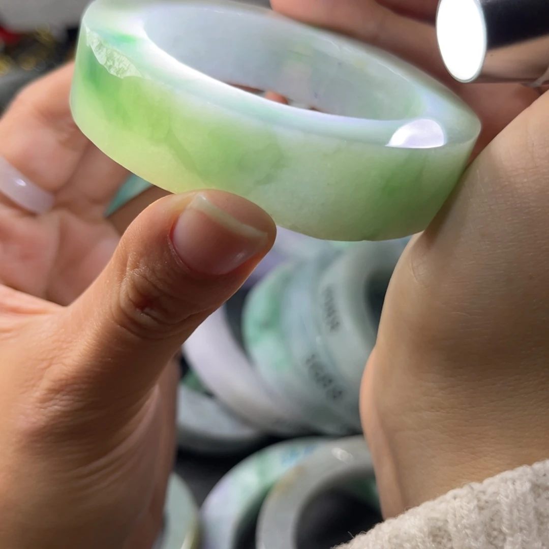 定制翡翠手镯未镶嵌