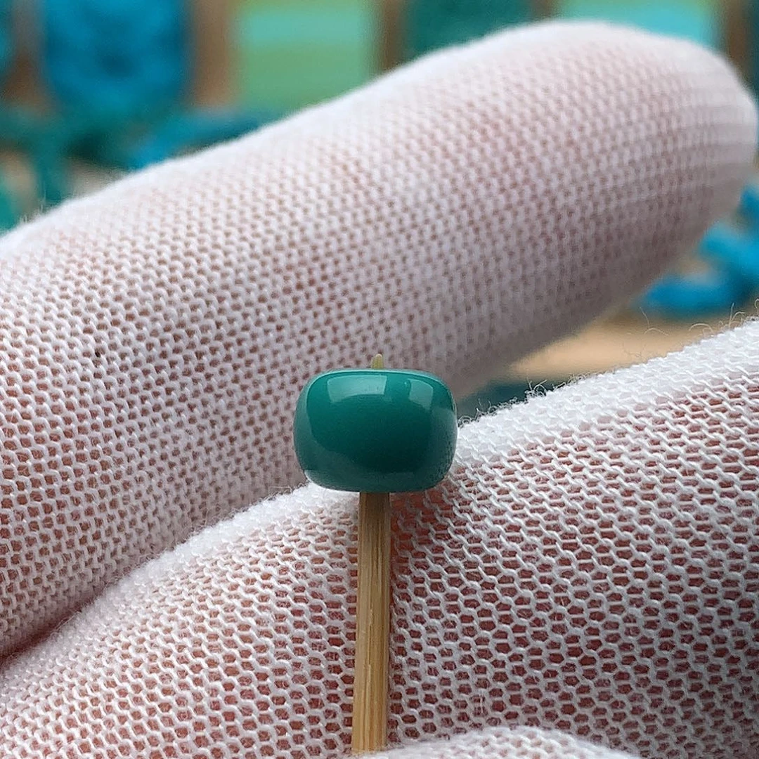 绿松石未镶嵌颈饰