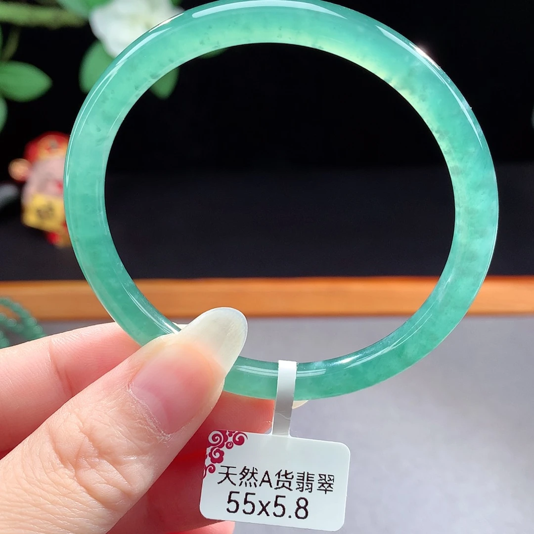未镶嵌手镯（圆镯）翡翠