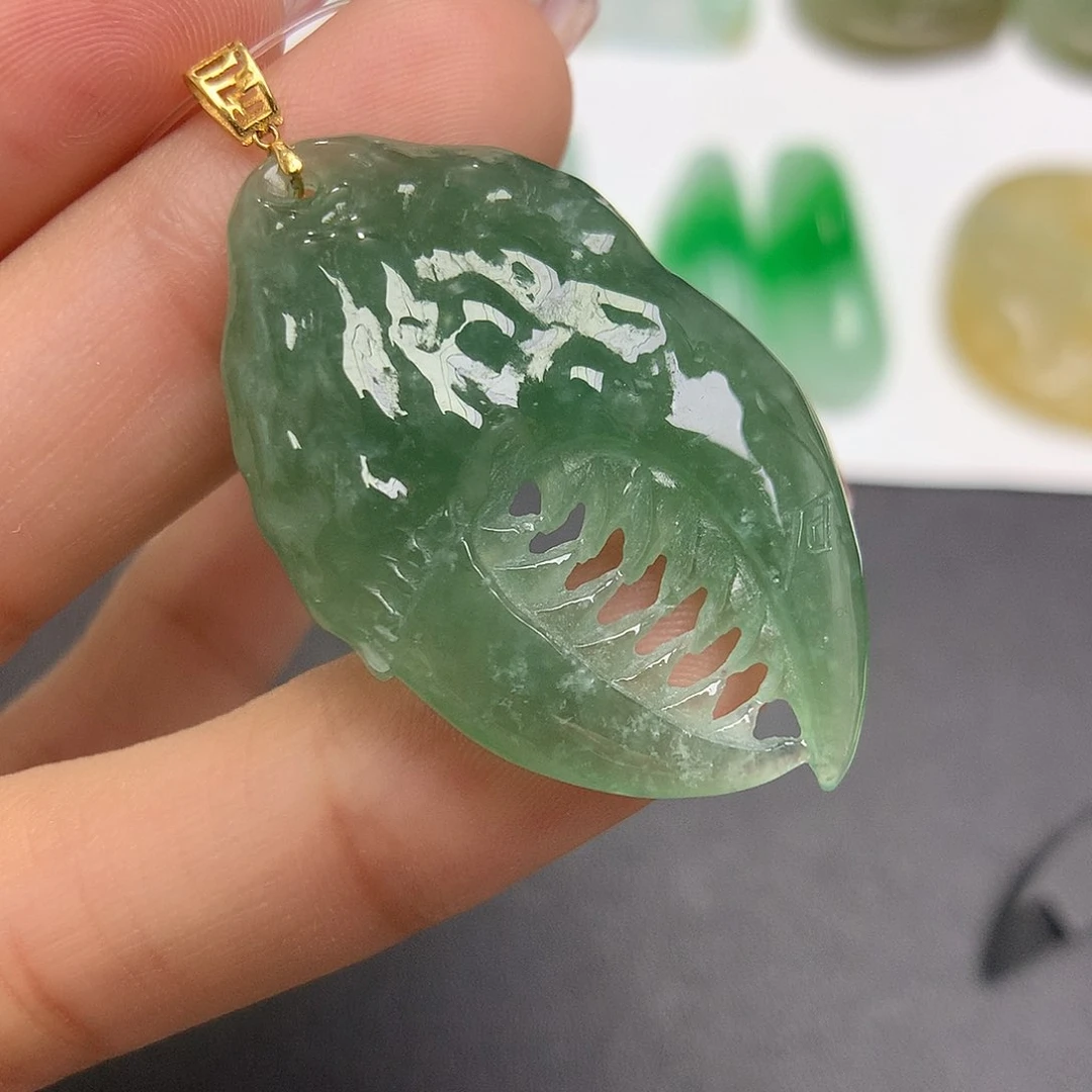 翡翠颈饰18K金镶嵌蟹钳