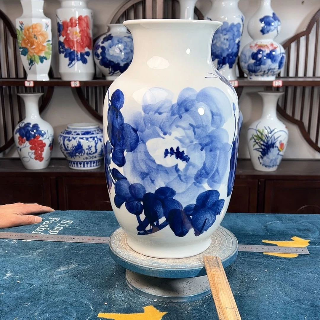 摆件景德镇陶瓷大冬青牡