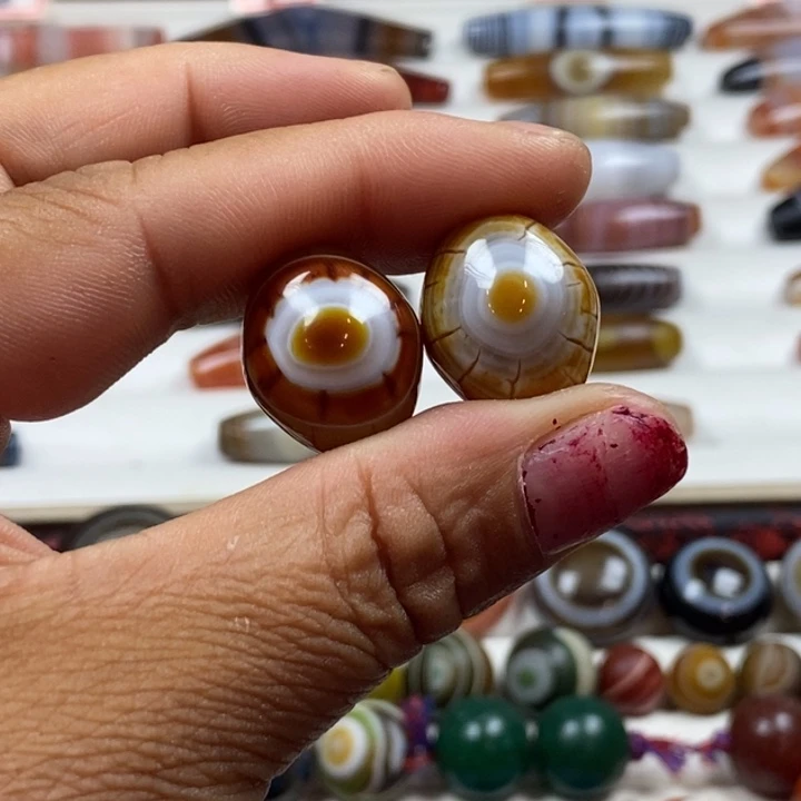 Y****玛瑙/玉髓未镶嵌珠宝半成品