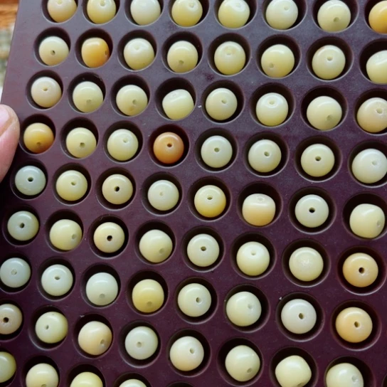 白玉菩提吊坠瑕疵9/7鸡蛋黄墩200颗