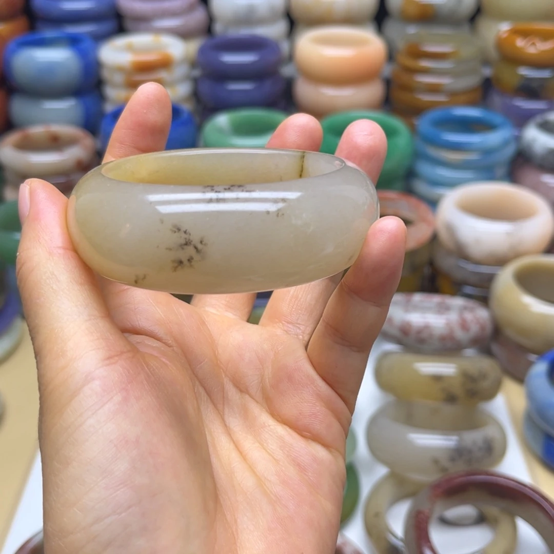 石英质玉未镶嵌手镯