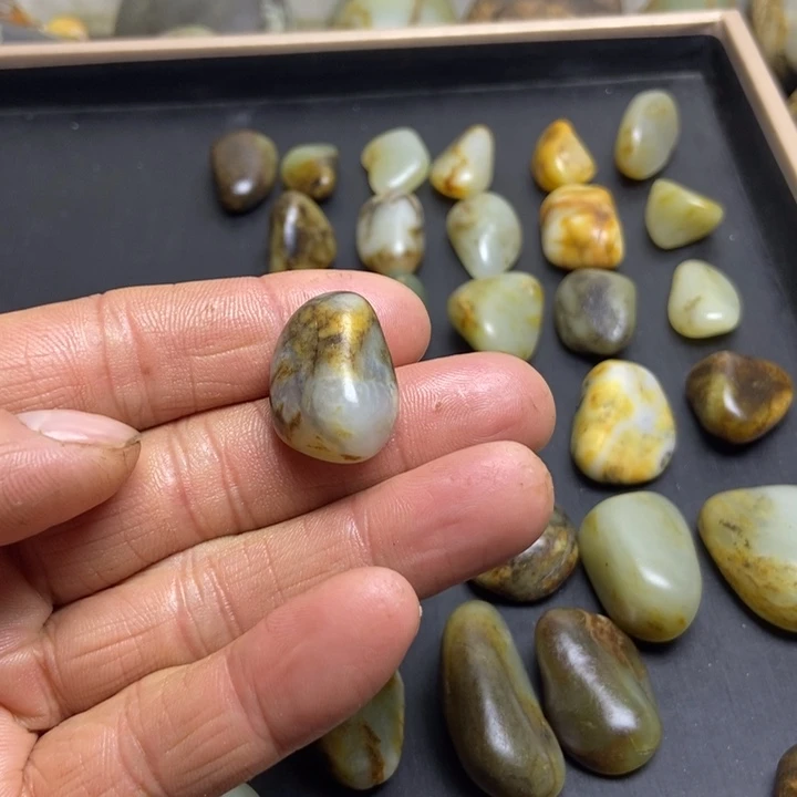 李***）和田玉（糖玉）未镶嵌珠宝奇石