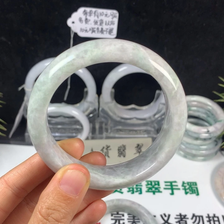 翡翠未镶嵌手镯23号。 58.8圈