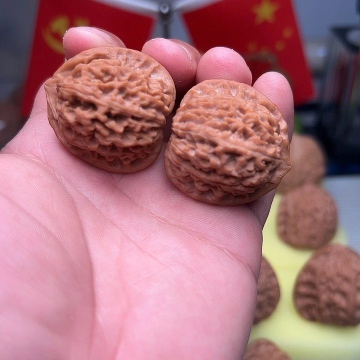 文玩核桃吊坠荔枝纹
