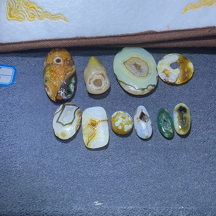 秋***院玛瑙/玉髓未镶嵌珠宝奇石