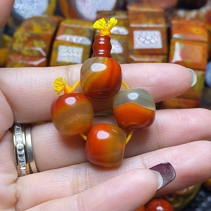 谢****玛瑙/玉髓未镶嵌手链