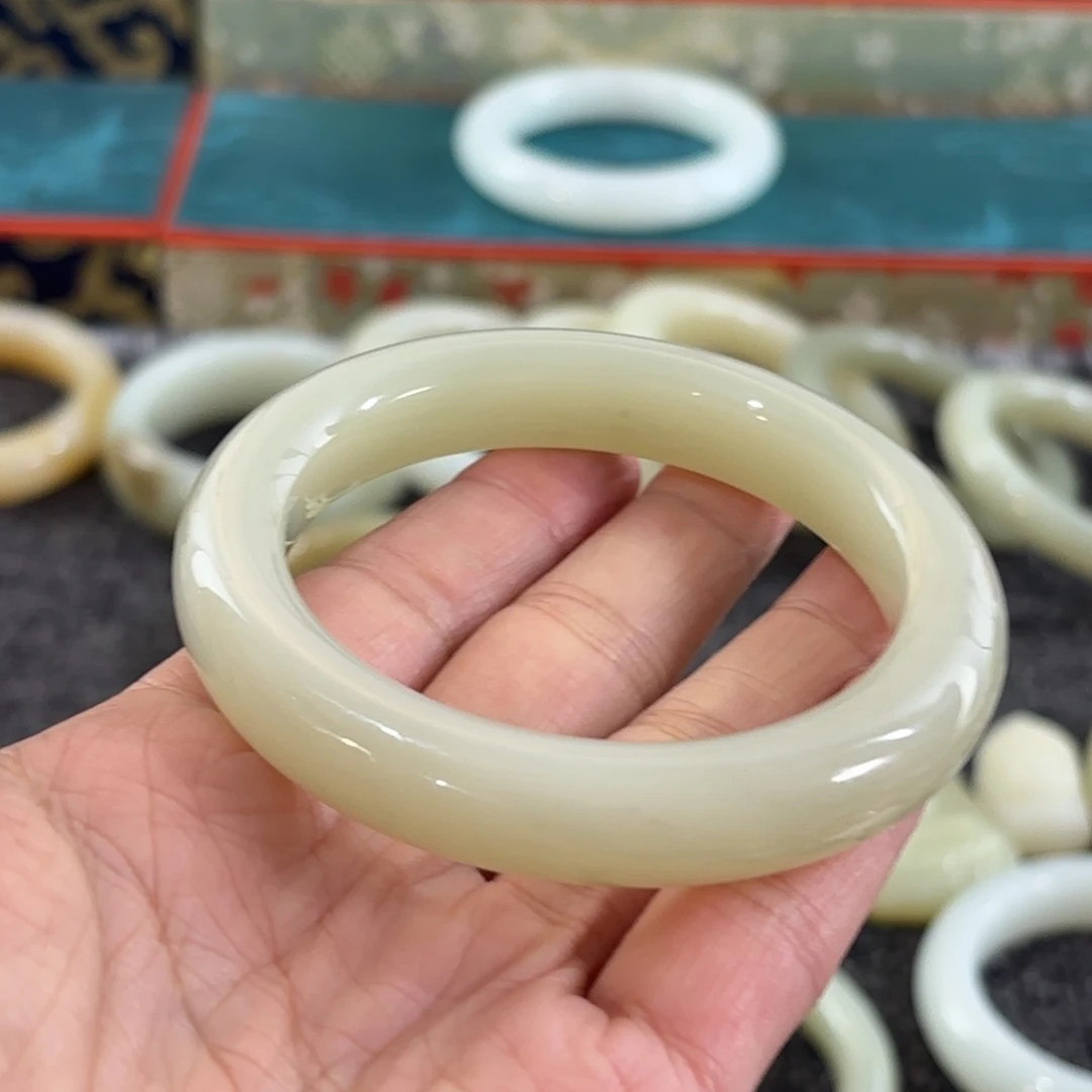 和田玉（糖玉）未镶嵌手镯