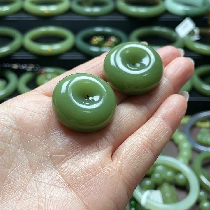 颜****和田玉未镶嵌颈饰