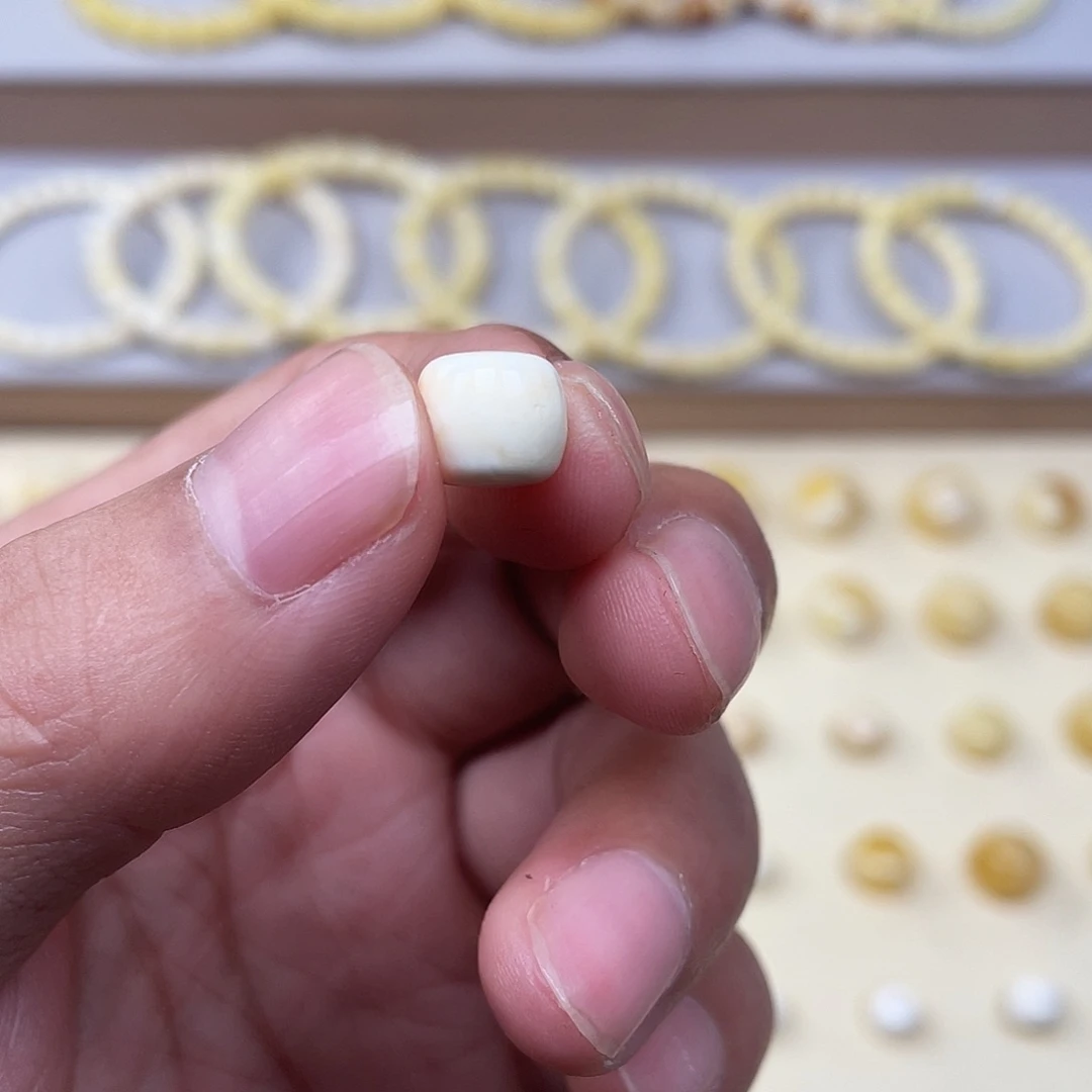 琥珀未镶嵌裸石9.2mm