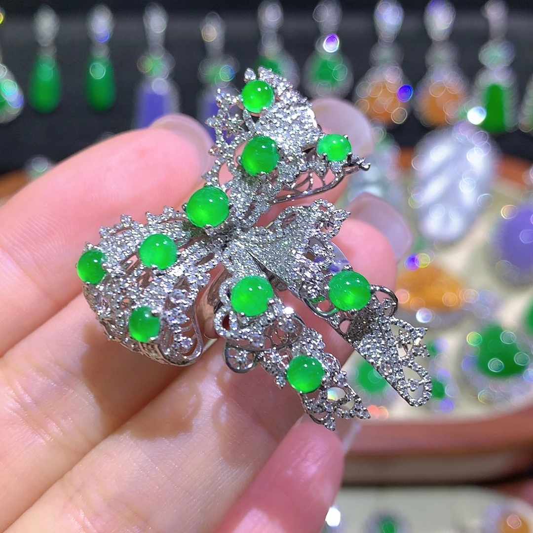 翡翠18K金镶嵌戒指高冰满绿蛋面