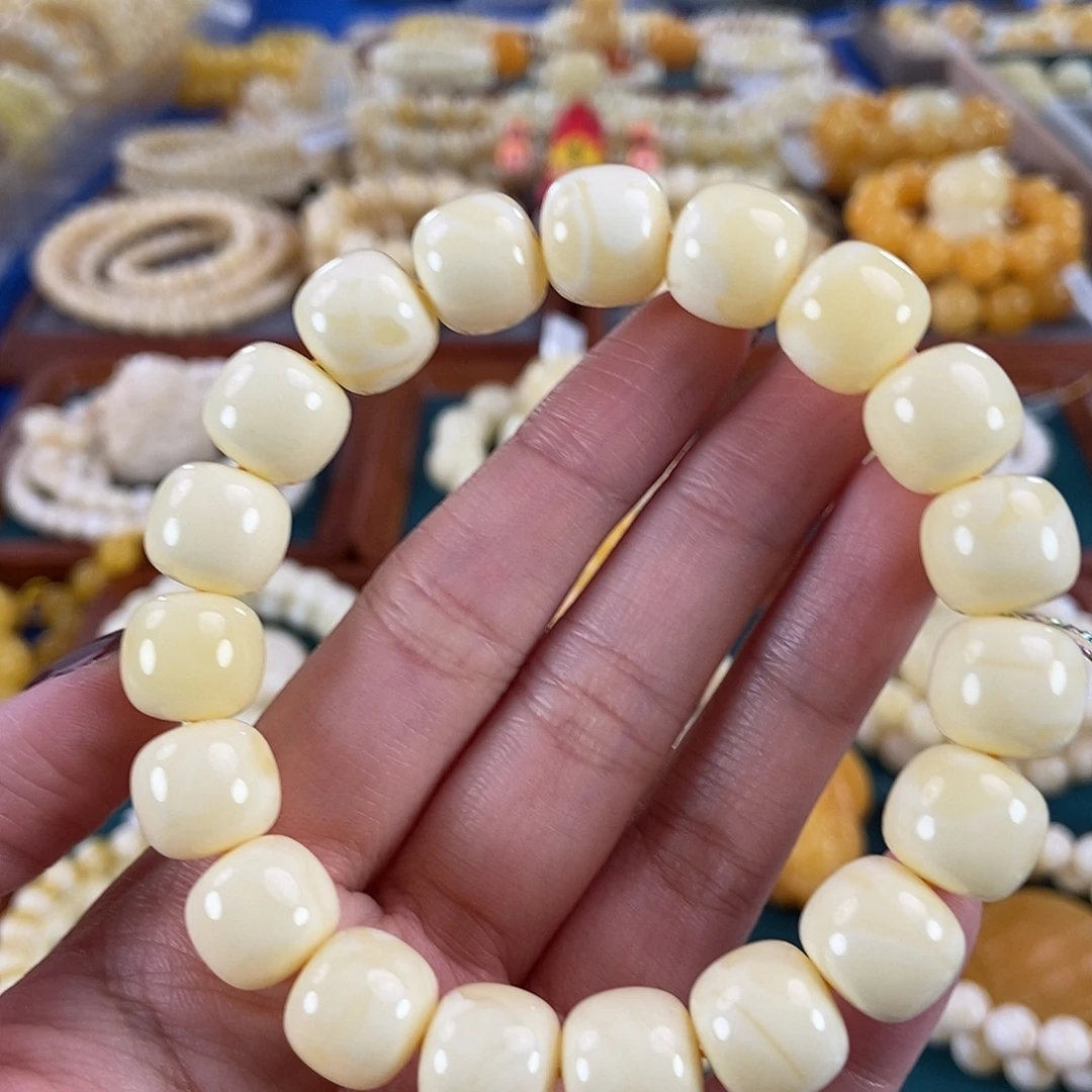 琥珀未镶嵌珠宝奇石12+ 21.16 白蜡同料