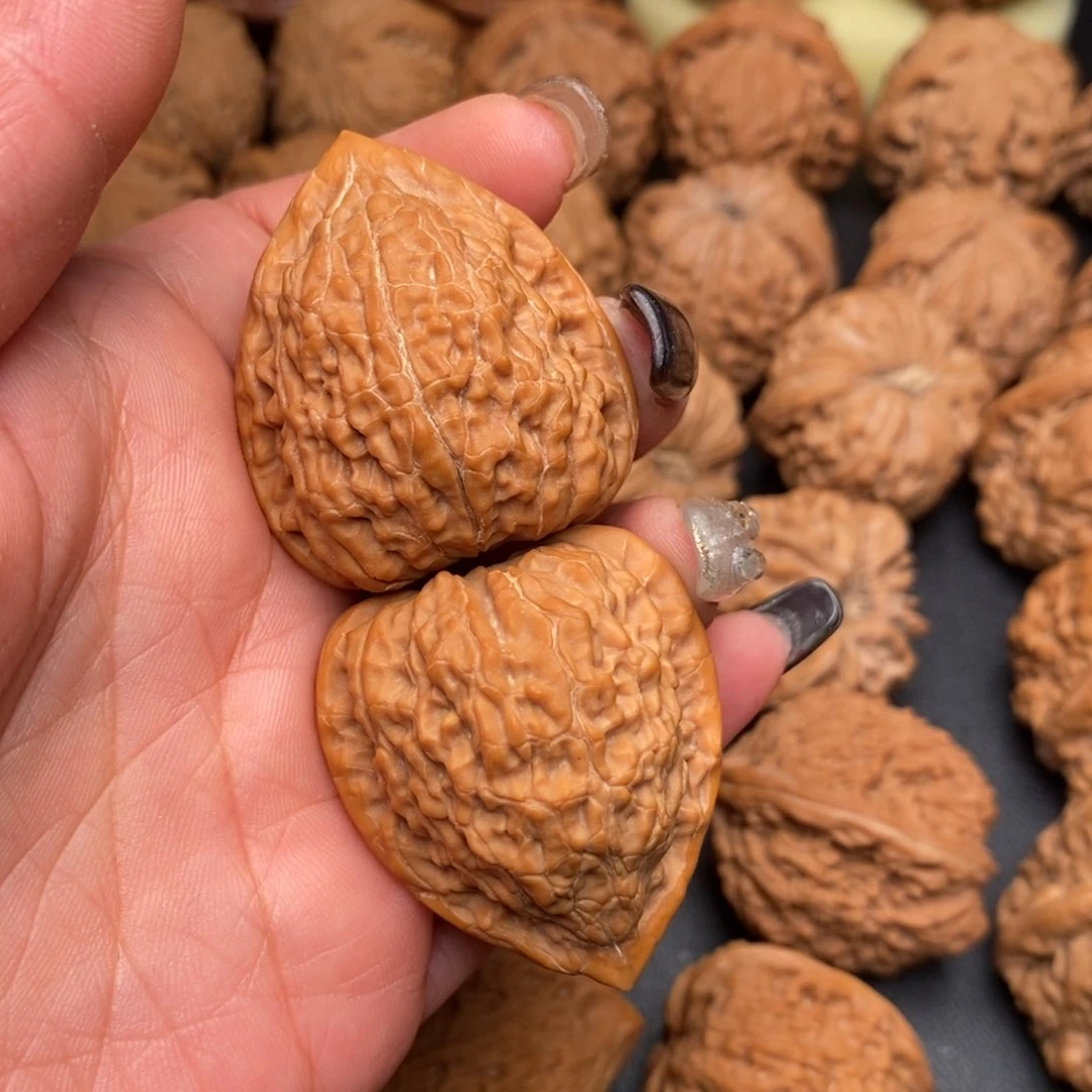 【闪购商品】G**d文玩核桃一抹红