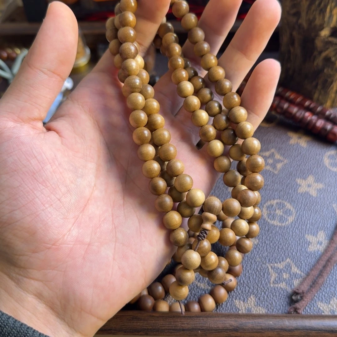 檀香木手串/手链0.8*108奶香