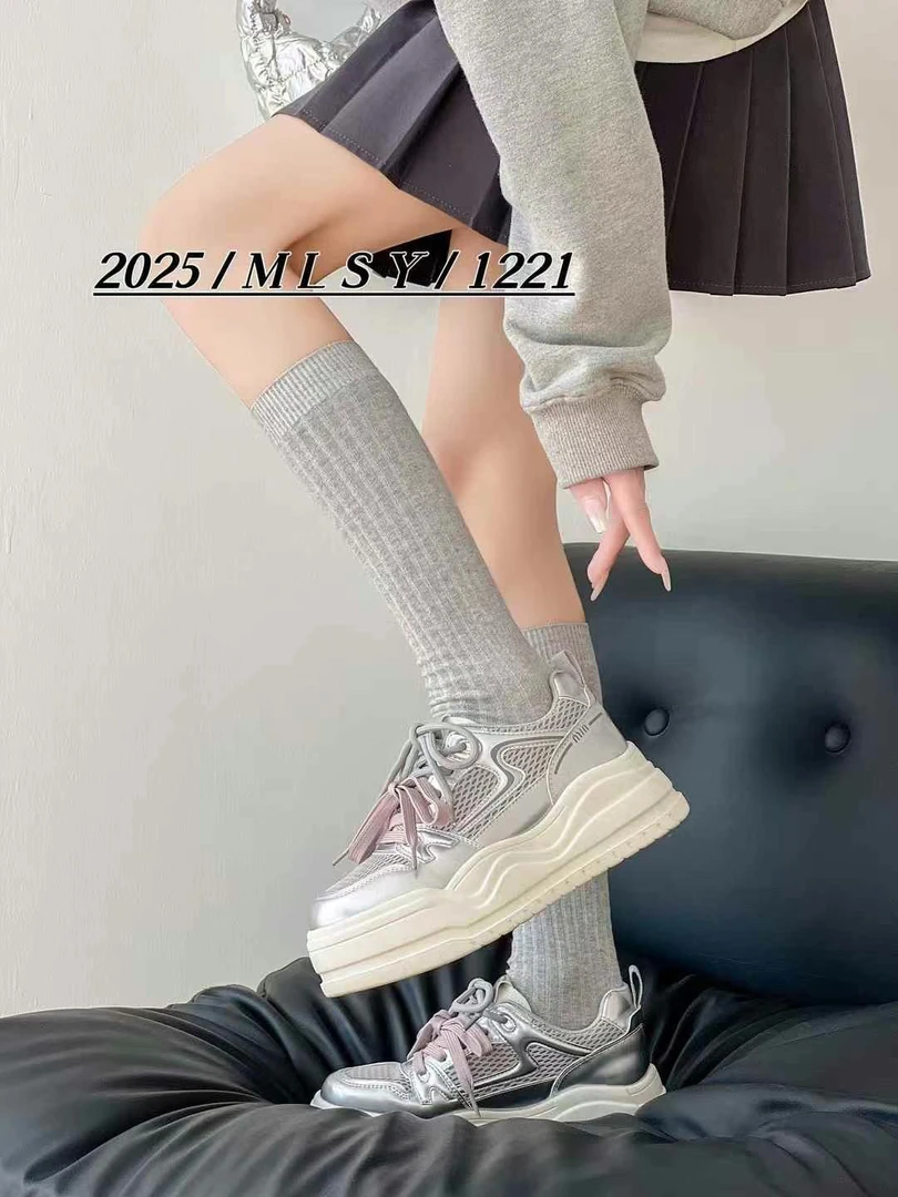 厚底轻便小白鞋女2024春季新款真皮圆头松糕时尚百搭运动休闲板鞋