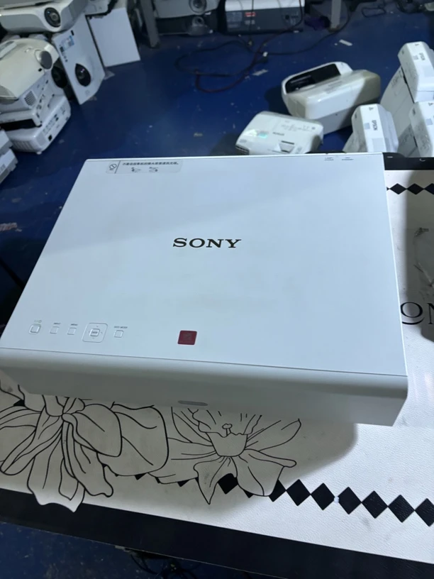 9新  二手 Sony 红标工程投影仪 运费自理