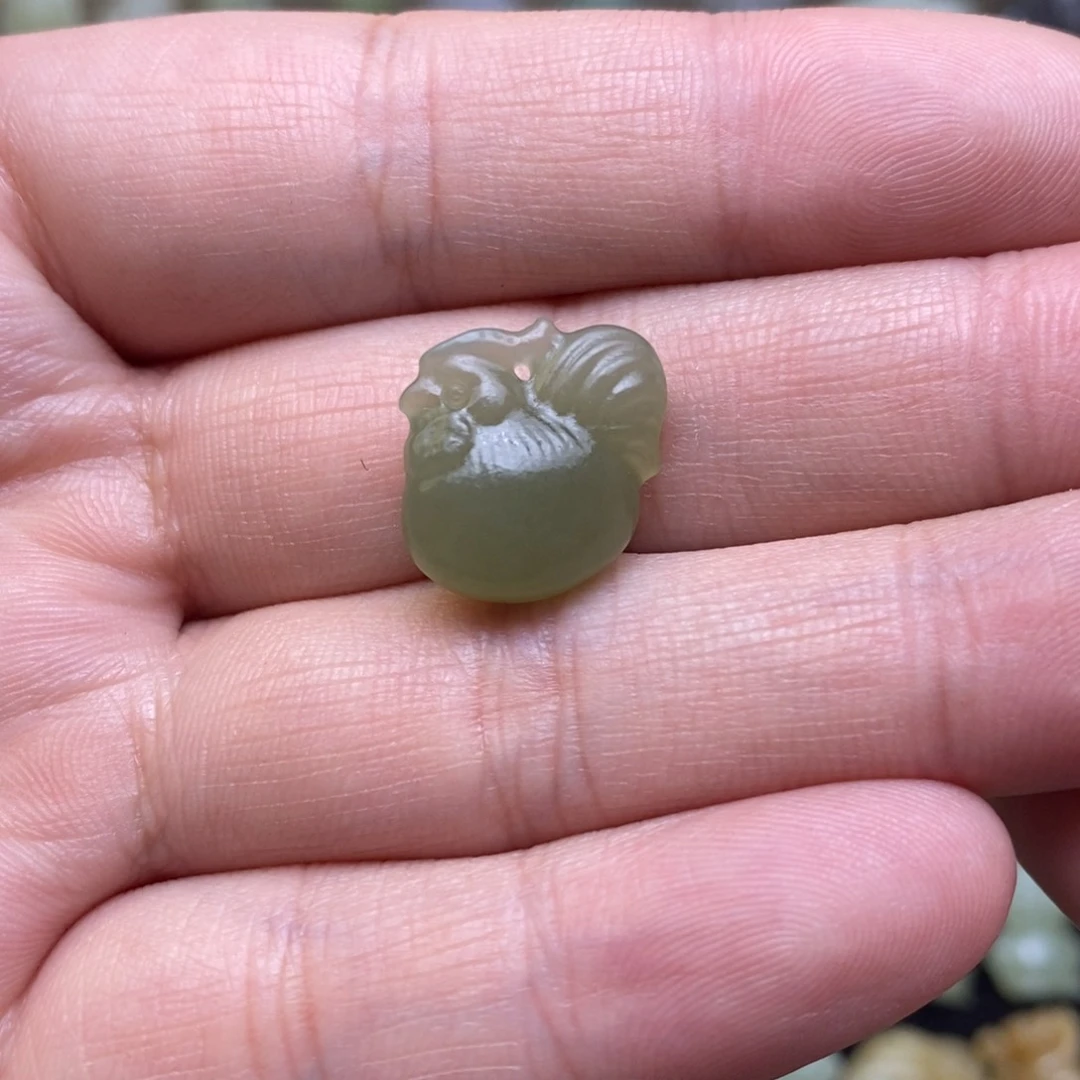 和田玉颈饰未镶嵌寻*记