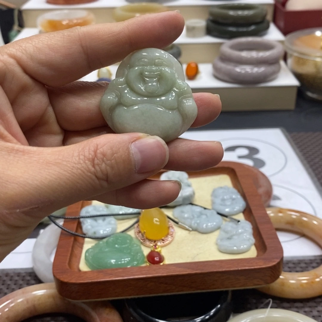 薇***薇石英质玉未镶嵌手镯