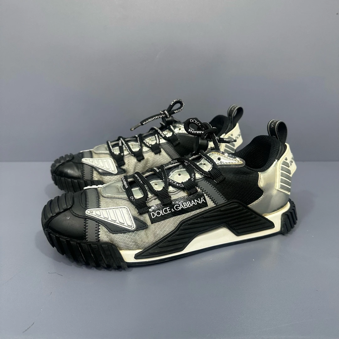 95新 HOGAN 41码 dg黑白运动板鞋 休闲鞋 后跟刮擦