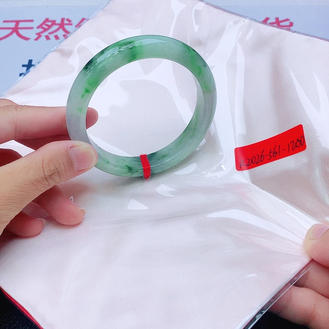 翡翠未镶嵌手镯我