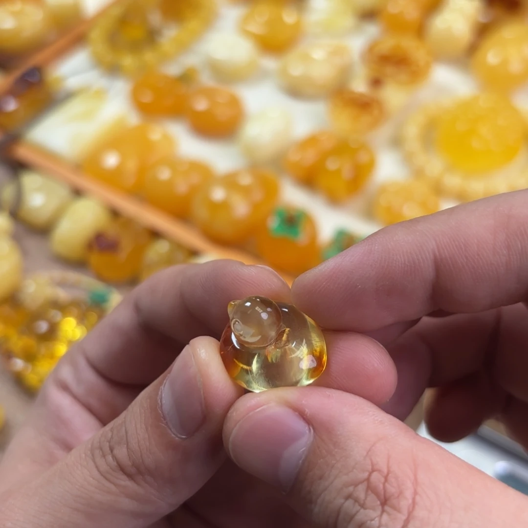 墨***前蜜蜡未镶嵌裸石小鸭鸭