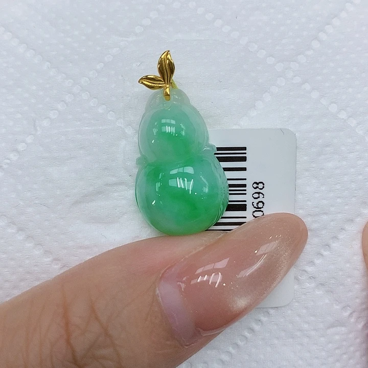 颈饰18K金镶嵌翡翠