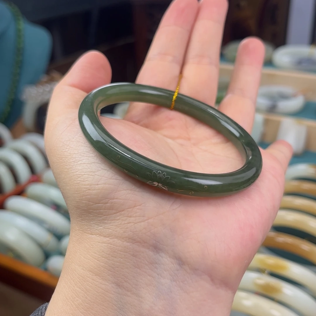 和田玉未镶嵌手镯