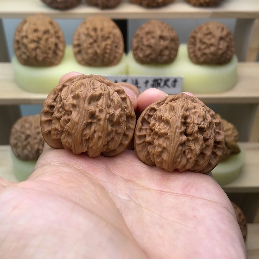 文玩核桃吊坠40三角白全品