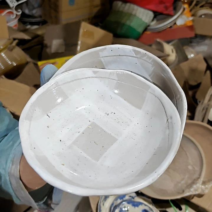 摆件盘子碗茶壶啥都有