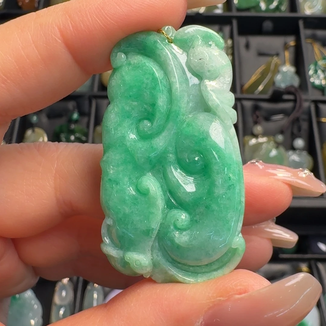翡翠未镶嵌颈饰如意