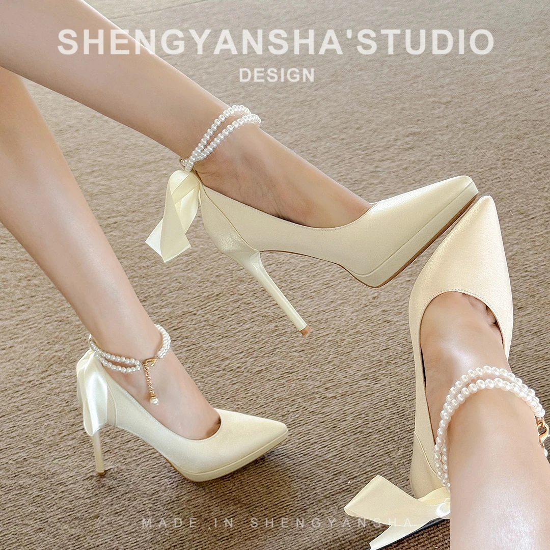 圣妍莎2026春季新款米白色仙女风尖头细跟高跟鞋法式甜美珍珠单鞋
