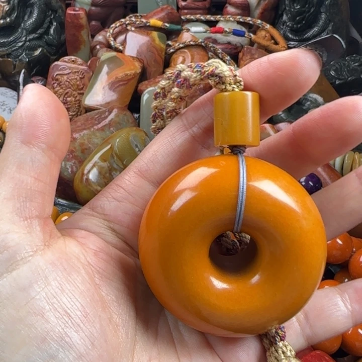 未镶嵌透闪石质玉珠宝奇石