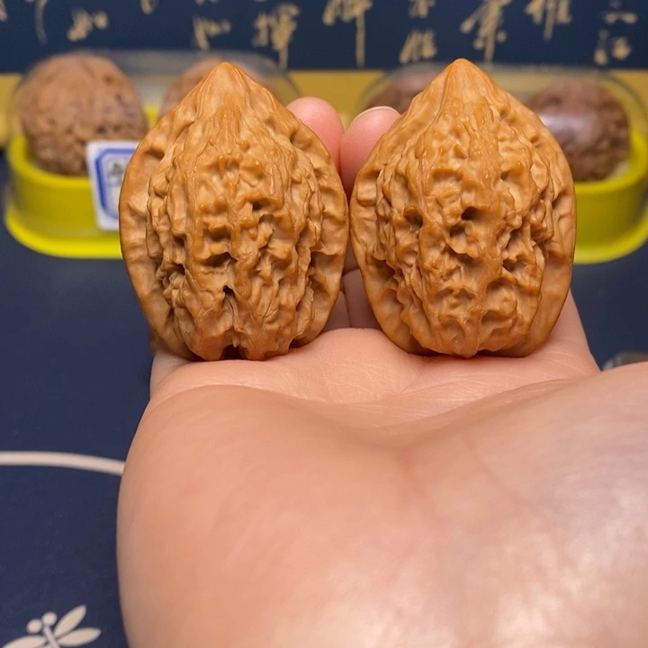 文玩核桃把件上古鸡心