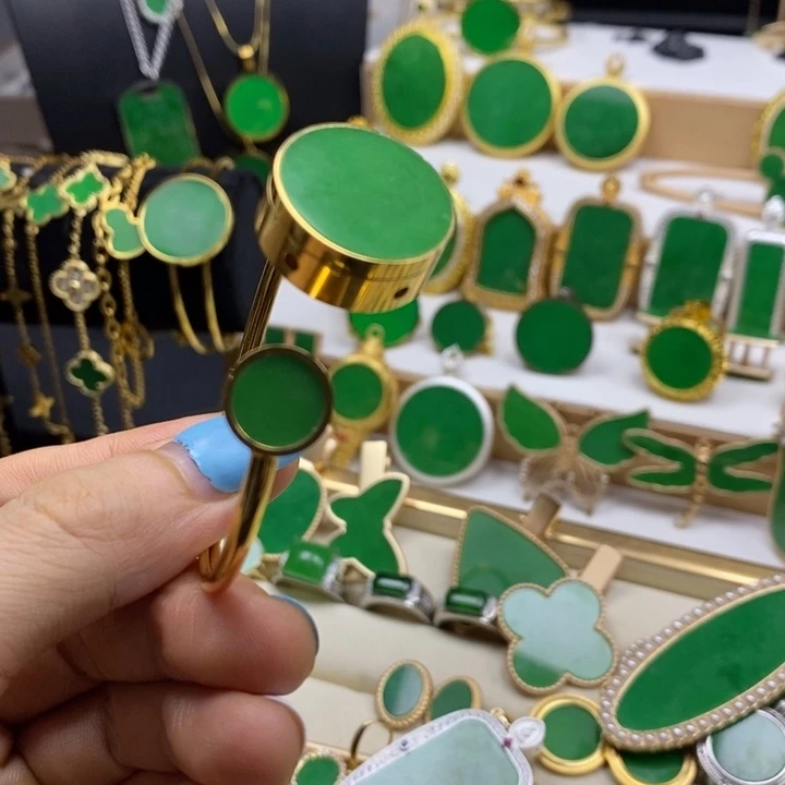 初***乐钛钢时尚子母扣手镯