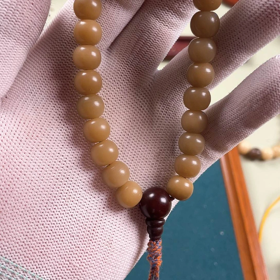 白玉菩提把件静*静白玉菩提手持