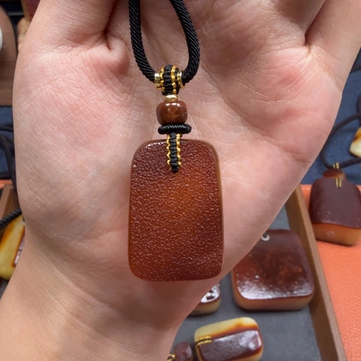 蜜蜡未镶嵌吊坠(赠链)