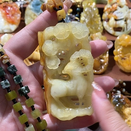 蛇纹石玉未镶嵌颈饰