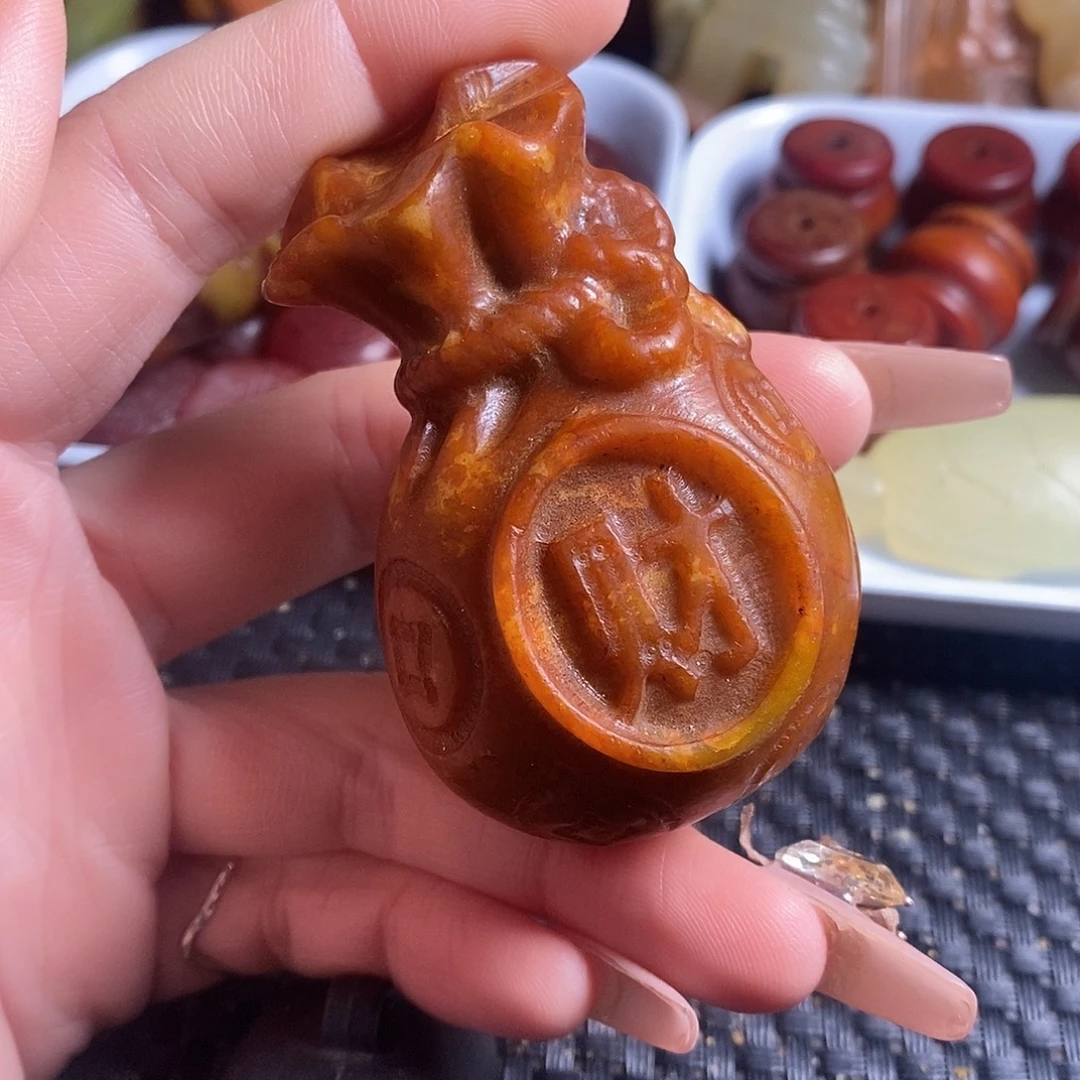 岫玉未镶嵌珠宝奇石